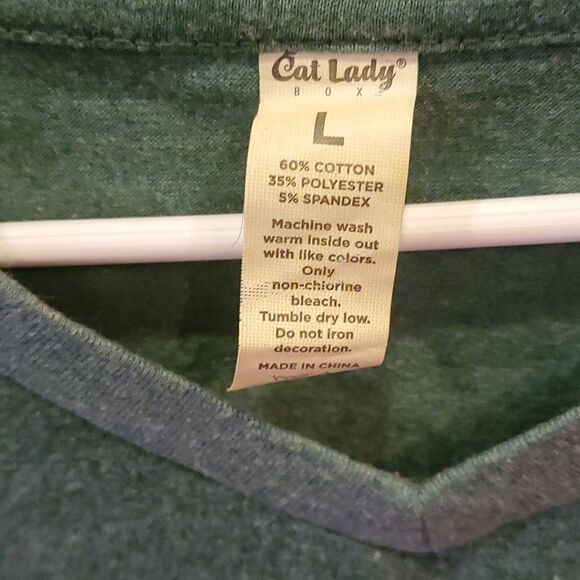 New Cat Slave V-Neck Tee Large - Picture 2 of 4